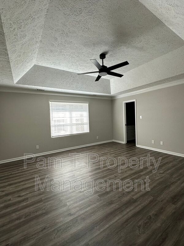 Building Photo - 2411 E 39th St