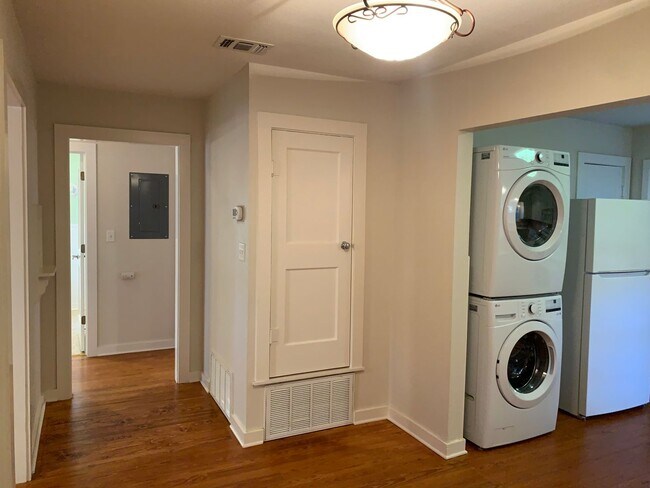 Building Photo - Craftsman Style House Walking Distance to ...