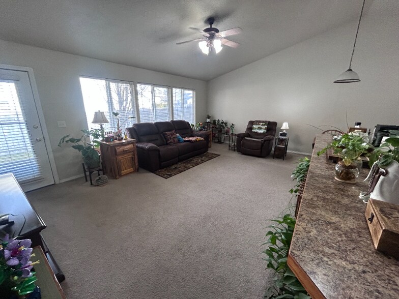 Building Photo - 1707 Dora Dr N