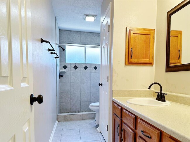 Building Photo - 2531 Orion Dr