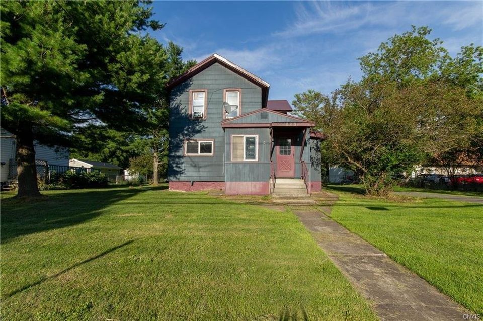 Front View - 820 Mill St