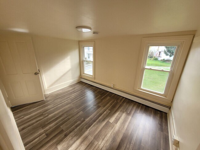 Building Photo - 103 Schoolhouse Rd