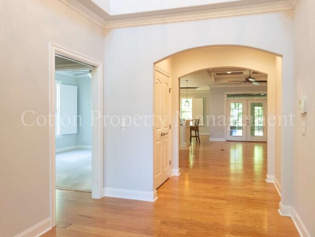 Building Photo - 633 Jenoa Dr