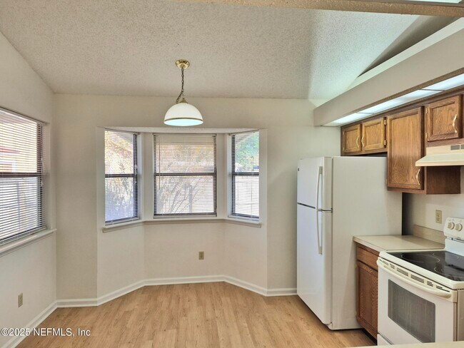 Building Photo - 8229 Hamden Cir W