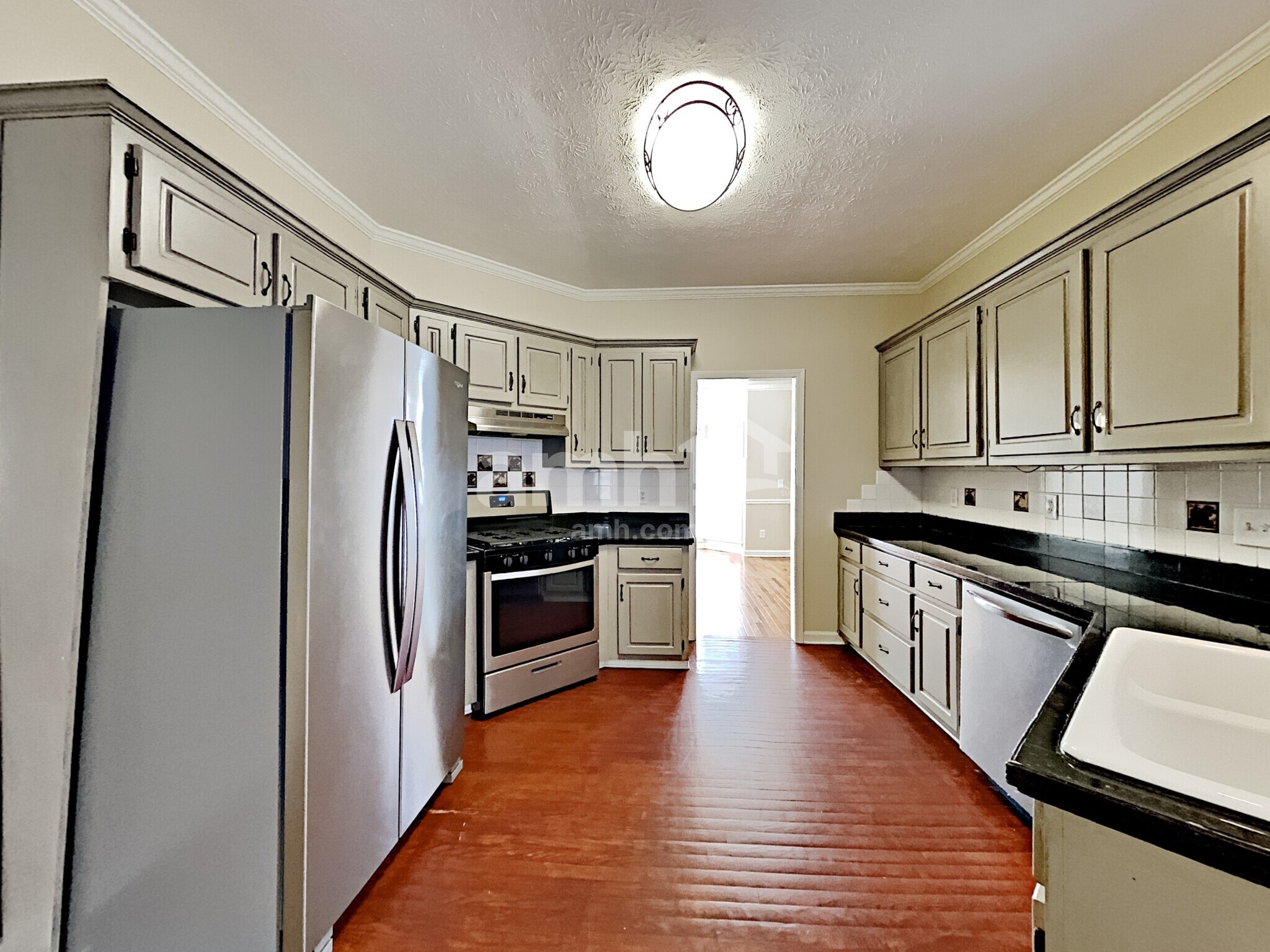 Building Photo - 303 Lismore Ter