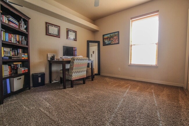Building Photo - Plenty of space with this 4 Bedroom, 2 Bat...