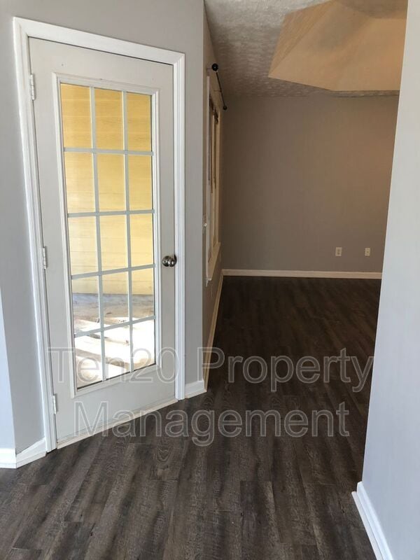 Building Photo - 6028 N Pointe Dr