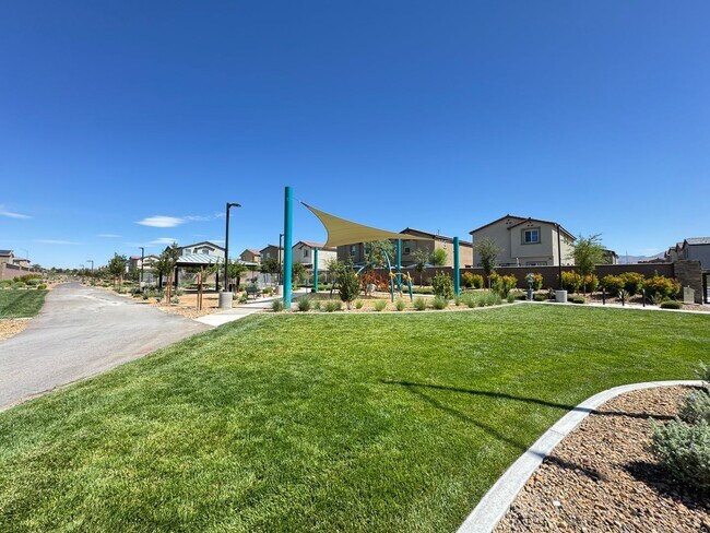 Building Photo - 4 bedroom in gated community!