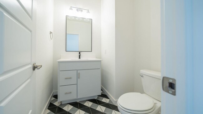 Building Photo - Modern/Newer Home in East Edmond + 4 bed +...