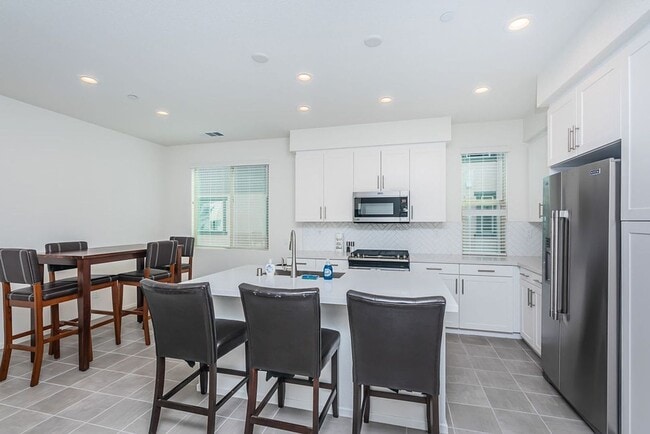 Building Photo - Modern Oceanside Townhome with Resort-Style Amenities