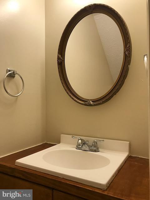 Building Photo - 1542 Pin Oak Dr