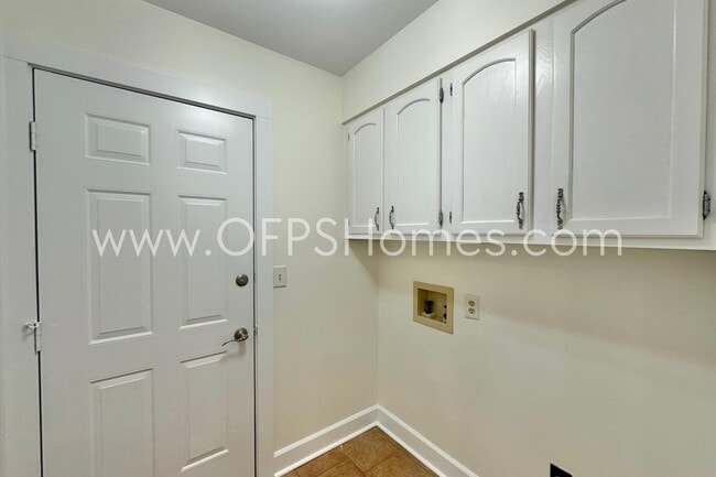 Building Photo - 3935 Balsam Dr