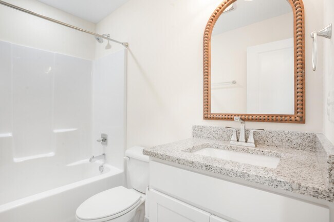 Building Photo - 5013 Bentwood Ct