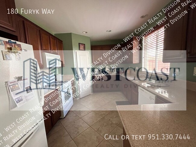 Building Photo - COMING SOON!!! 2bd/2ba with golf course an...