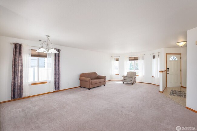 Building Photo - Beautiful 2 Bedroom home with detached shop!
