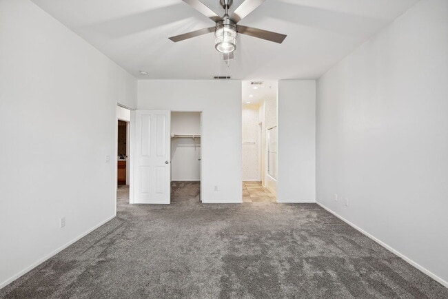 Building Photo - "Luxurious 2-Bed Condo Retreat with Fireplace & Pool Oasis in Ventura!"