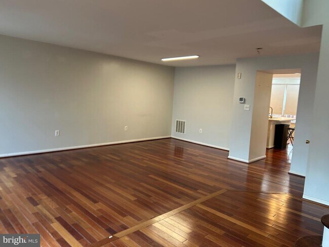 Building Photo - 46706 Bullfinch Square