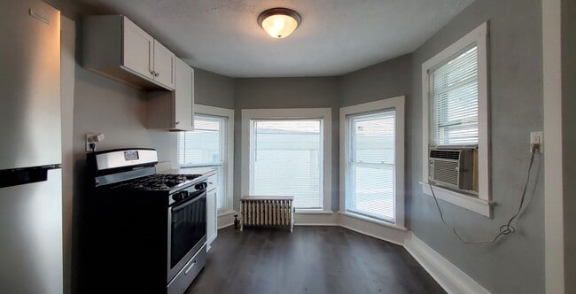 Building Photo - 414 Oneida St