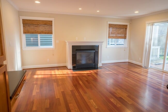 Building Photo - 4Bd/3.5Ba Seattle House