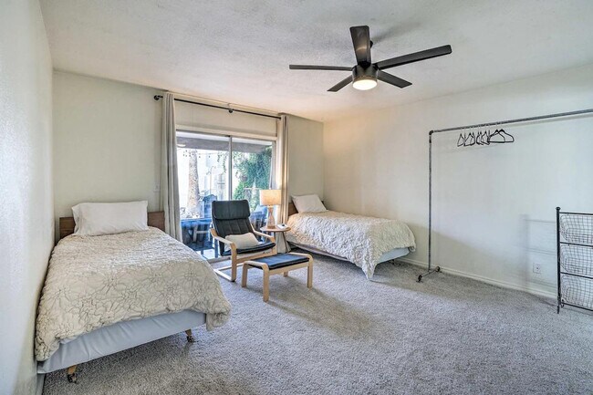 Building Photo - 292 S Desert Ave