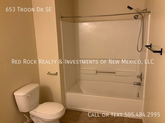 Building Photo - 653 Troon Dr SE