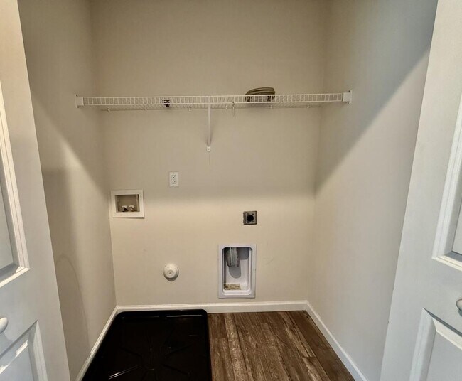 Building Photo - 828 Renee Ave