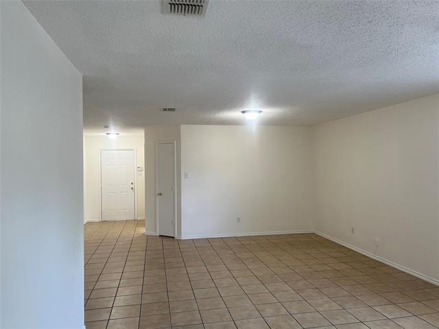 Building Photo - 2329 Live Oak Dr
