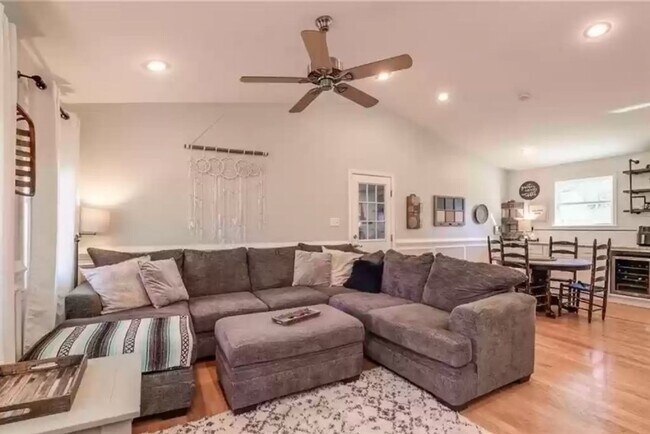 Building Photo - 3 Bed 2 Bath in Snellville!