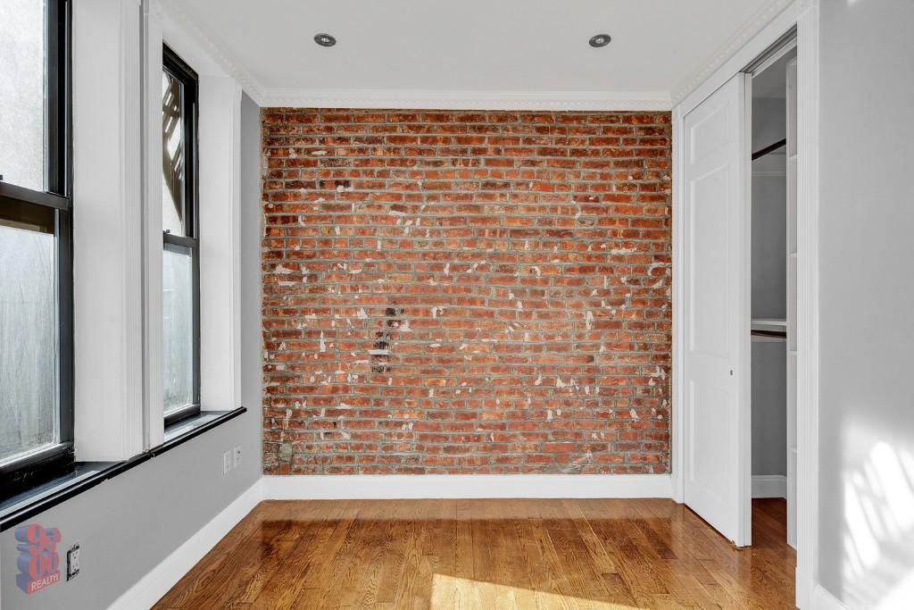 Building Photo - 314 E 106th St