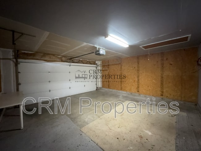 Building Photo - 1058 Springwater Rd