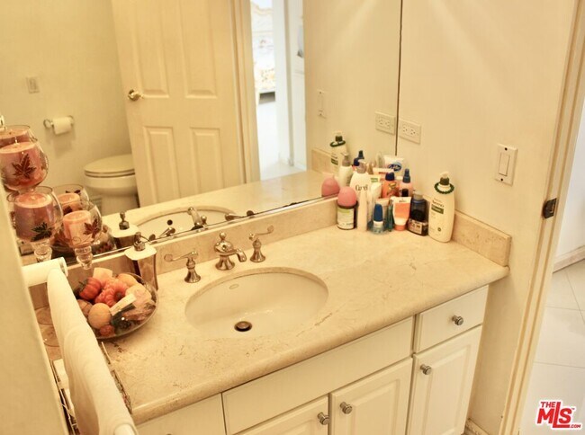 Building Photo - 1265 Bienveneda Ave