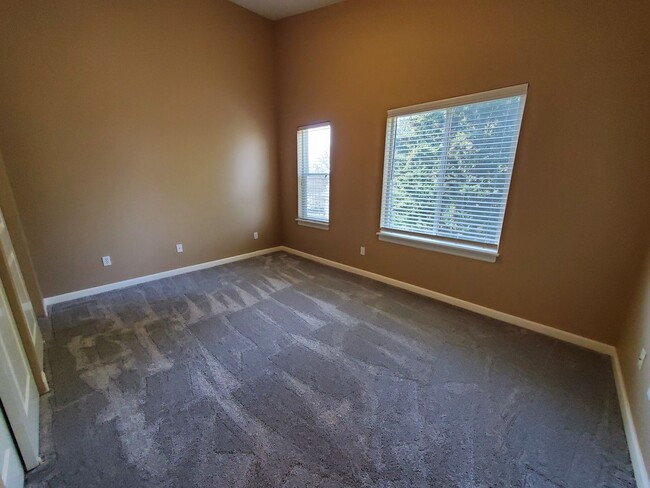 Building Photo - Double Master Suite Townhouse in Beaverton