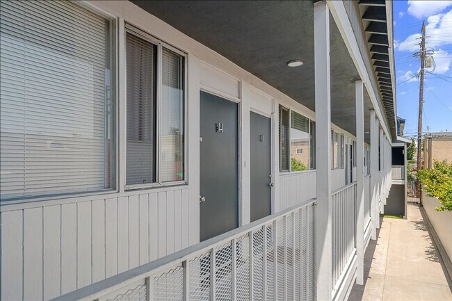Building Photo - 1626 Pine Ave