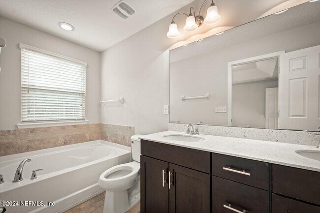 Building Photo - 215 Richmond Dr