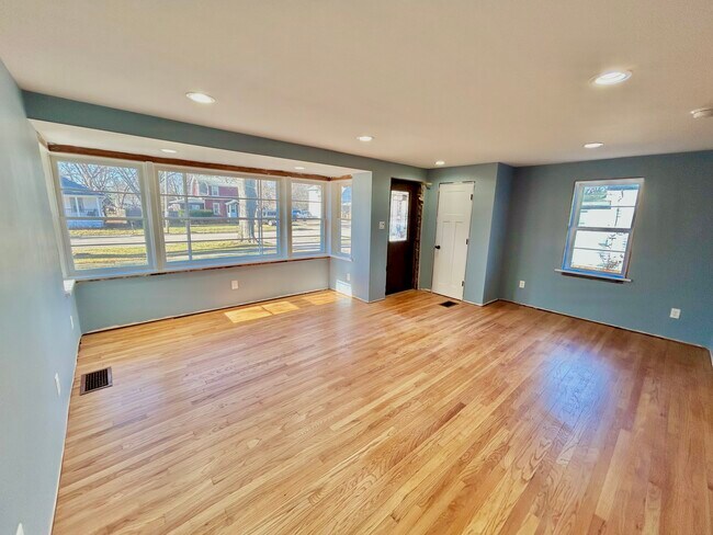 Building Photo - 256 Wood St
