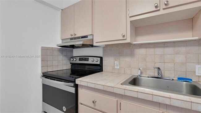 Building Photo - 13155 Ixora Ct