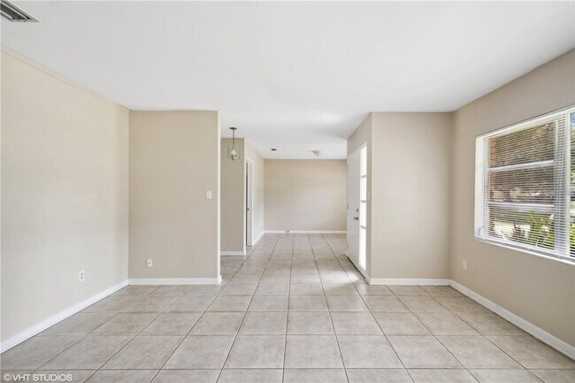 Building Photo - Well Kept Home in Madison Park - SUBLEASE