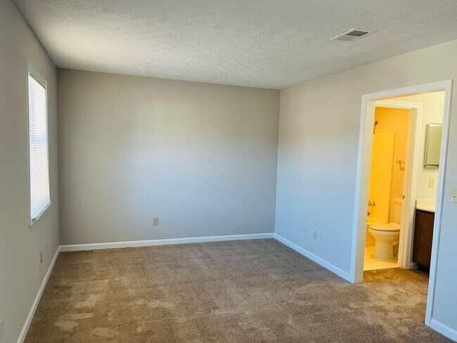 Building Photo - Welcome to Smyrna! Prime location, newly renovated, private fenced backyard, must see!