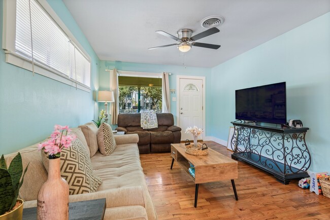 Building Photo - 4511 Avenue Q