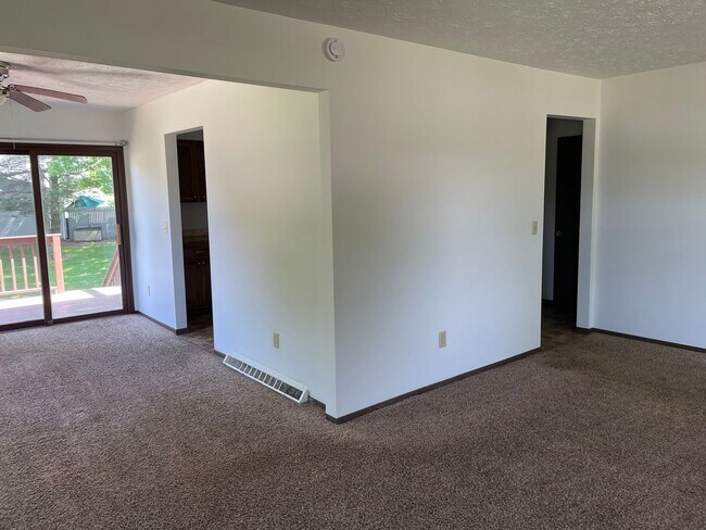Building Photo - 386 - Palmer