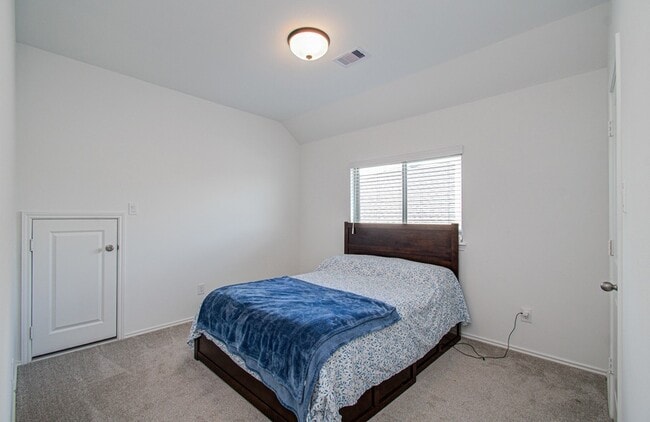 Building Photo - 4722 Crest Hill Dr