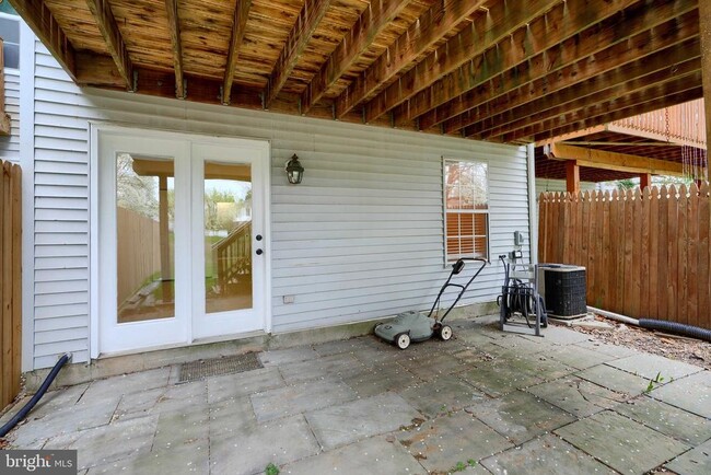 Building Photo - 733 Reedy Cir