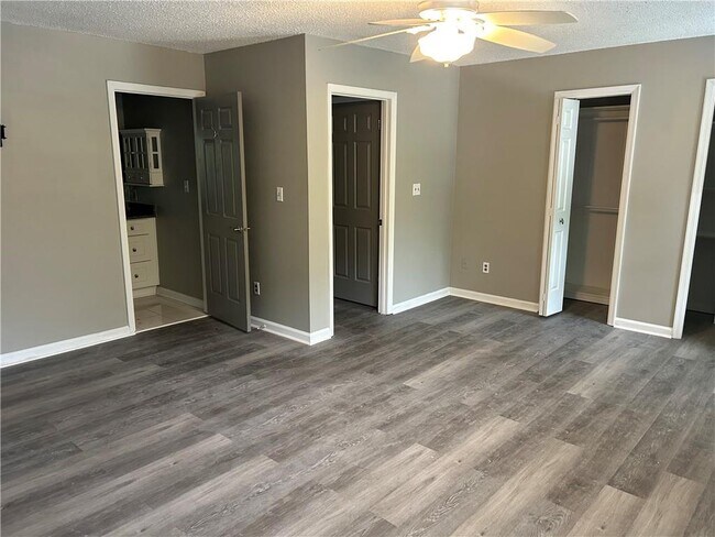 Building Photo - 5031 Bell Dr SE