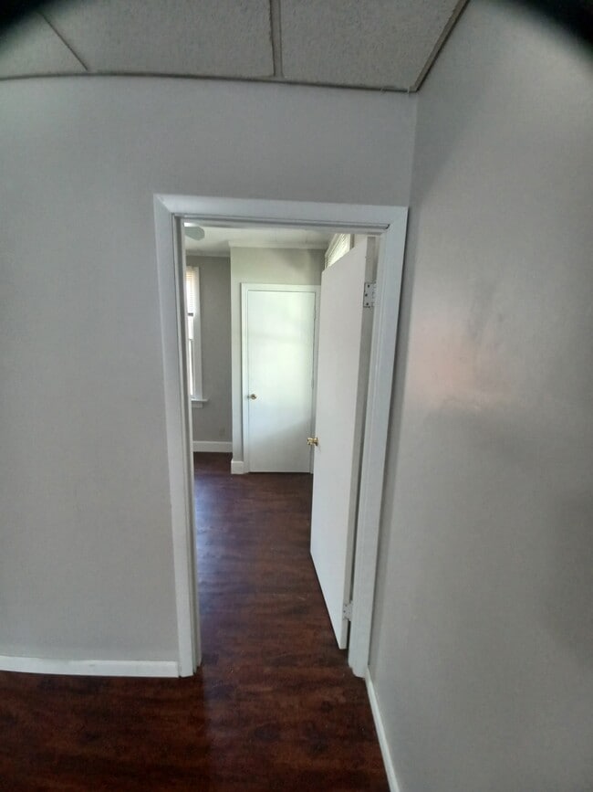 Building Photo - 2417 Penfield Ave