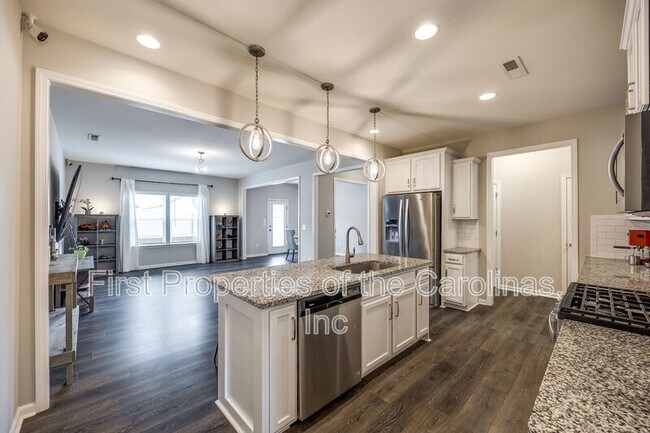 Building Photo - 7545 Hartsfield Dr