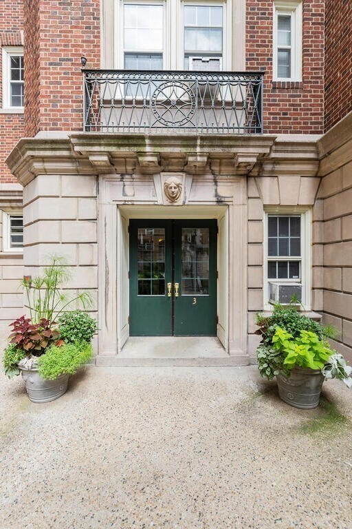 Building Photo - 3 Arlington St