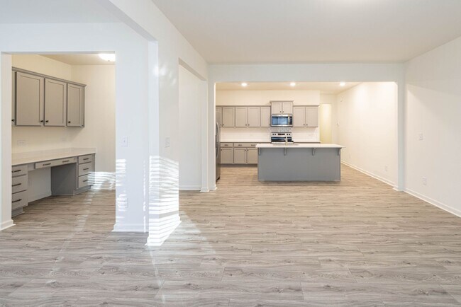 Building Photo - 3 Bed, 2.5 Bath Home with Bonus Loft & Private Owner Suite - Available Late September Move In