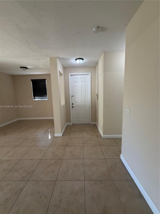 Building Photo - 20715 NE 10th Ct