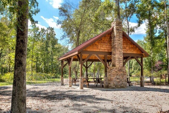 Building Photo - 905 Glenhaven Dr