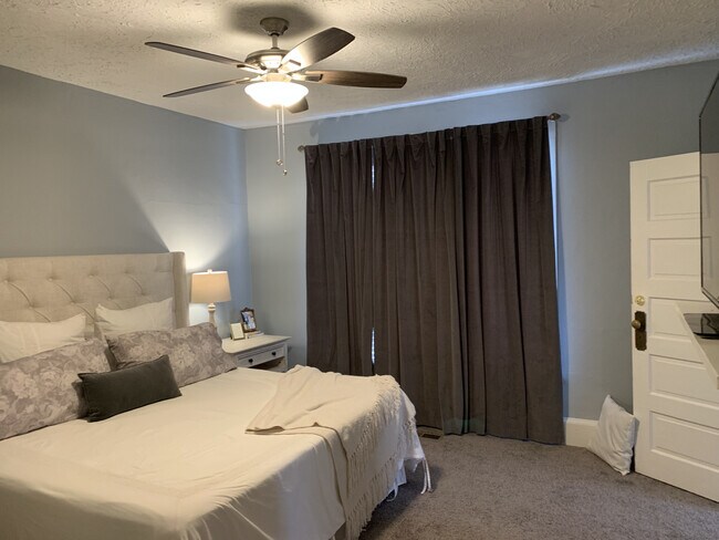 Building Photo - 1705 5th Ave